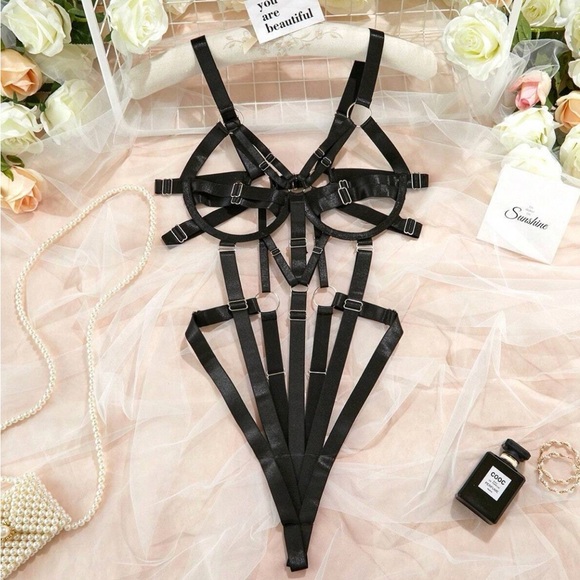 Strappy bodysuit - Picture 2 of 4